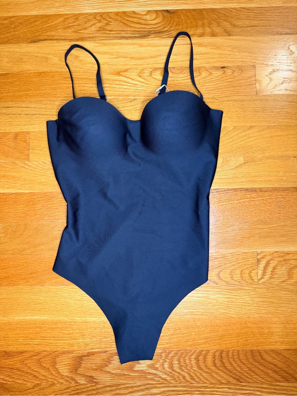 NWT SKIMS Body Shapewear Bodysuit Onyx Black Small Padded Cups Thong